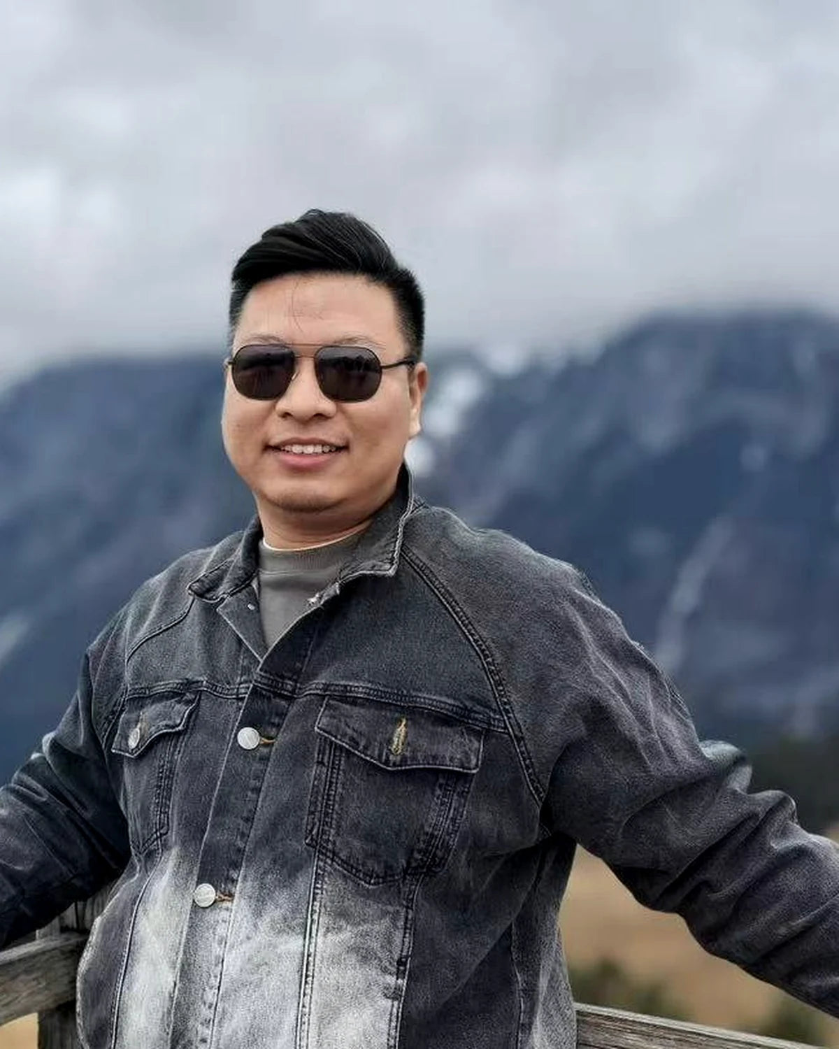 Eason Lin, founder of CENSEROOT, outdoors in a mountain landscape. Founder perspective for wearable solid incense bracelets.